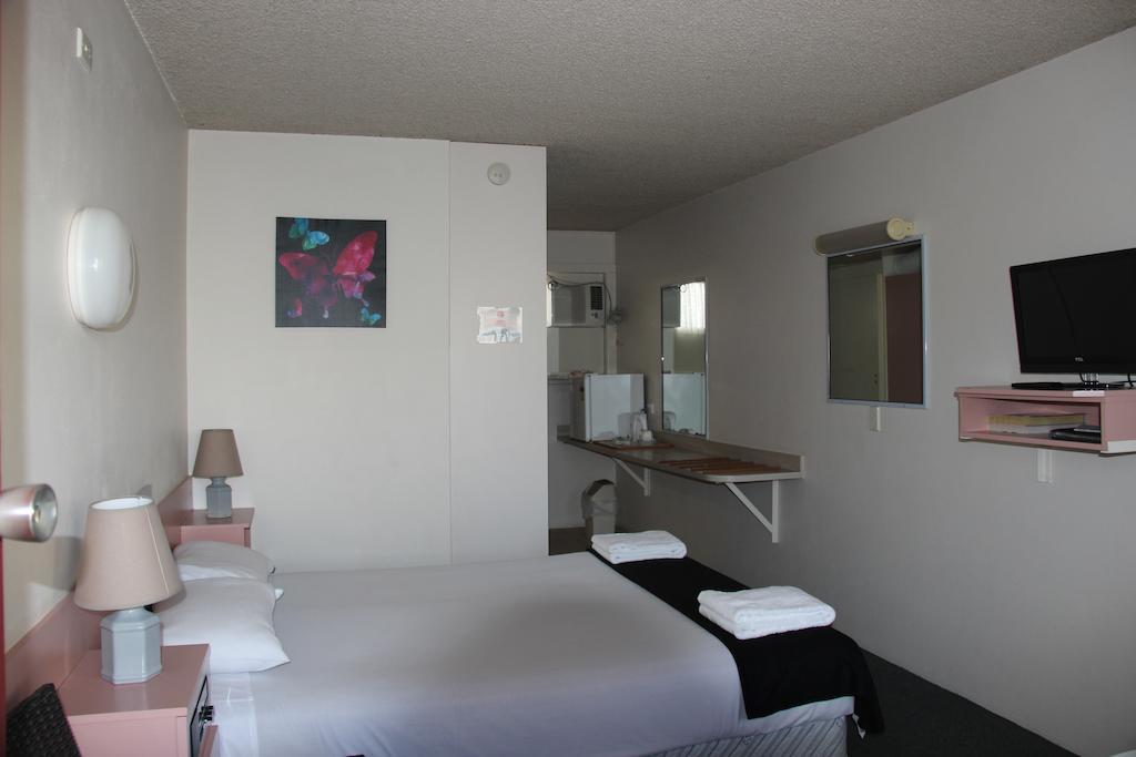Caloundra Suncourt Motel エクステリア 写真