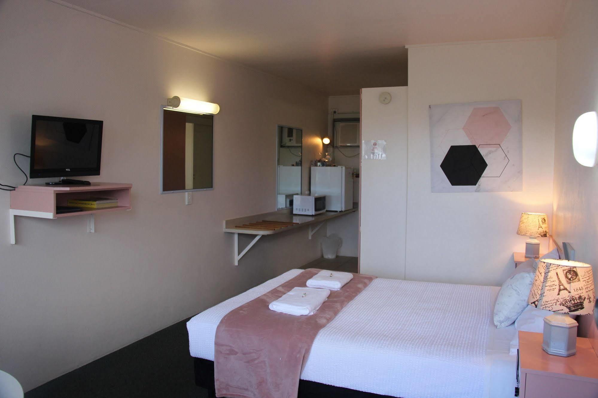 Caloundra Suncourt Motel エクステリア 写真